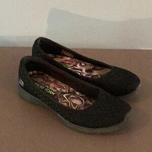 Women’s Black Flats Sketchers Size 6